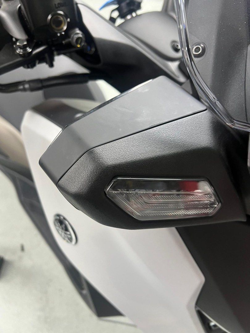 Yamaha VRX Side Mirror – XMAX V2